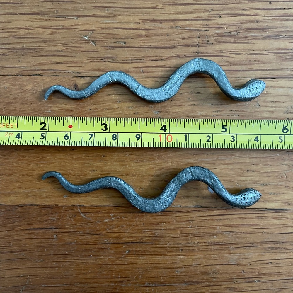 Vintage Metal Set of Two Snake Figurines - Picture 3 of 5